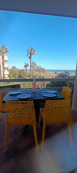 Capitelles : Studio vue mer en residence avec Piscine